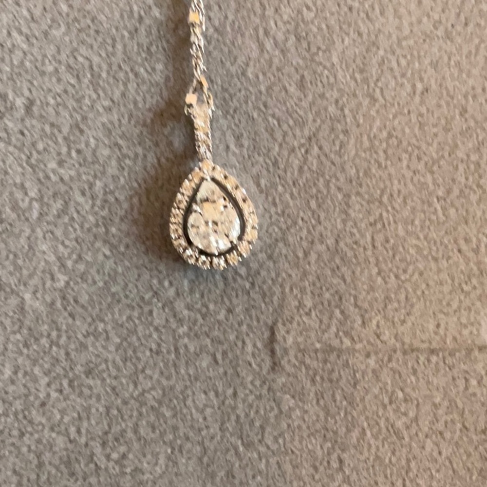Diamond Teardrop Pendant with Chain, White Gold, .65 carats, stunning! - Picture 15 of 16